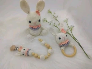 Kit Baby , Coelhinho + Prendedor + Chocalho - Artesanato e Personalizados