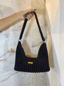 Bolsa Hobo Bag Mini Preta em Crochê - Artesanato e Personalizados