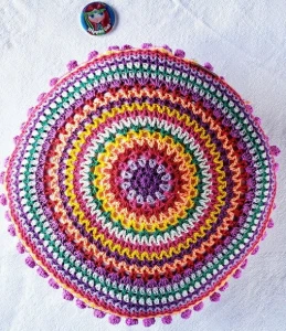 Capa de Almofada em Crochê Mandala Taj - Artesanato e Personalizados