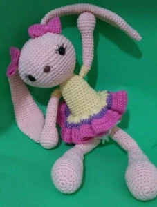Amigurumi Coelhinha Rose - Artesanato e Personalizados