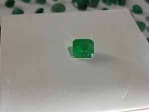 Esmeralda natural ótima com 1,80 cts - Artesanato e Personalizados