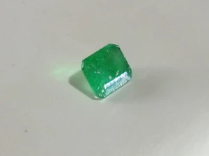 Esmeralda natural ótima com 1,80 cts - Artesanato e Personalizados