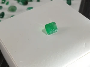 Esmeralda natural ótima com 1,80 cts - Artesanato e Personalizados