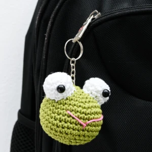 Chaveiro Cabeça de Sapo em Amigurumi - Artesanato e Personalizados