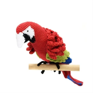 Arara vermelha e verde em amigurumi - Artesanato e Personalizados