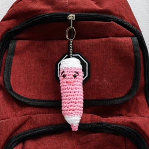 Chaveiro lápis de cor — Cor Sortida - Artesanato e Personalizados