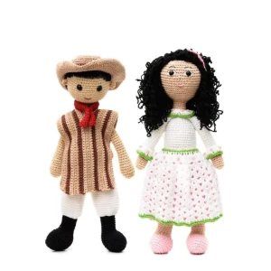 Casal de bonecos Prenda e Gaúcho em amigurumi - Artesanato e Personalizados