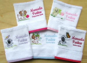 Kit com 5 Toalhas Escolares Personalizadas - Artesanato e Personalizados
