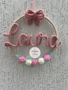 Guirlanda Laço e Florzinhas Personalizados tricotin com EVA - Artesanato e Personalizados