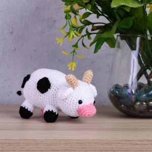 Vaquinha em Amigurumi - Artesanato e Personalizados