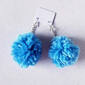 Brincos Pompom - Artesanato e Personalizados