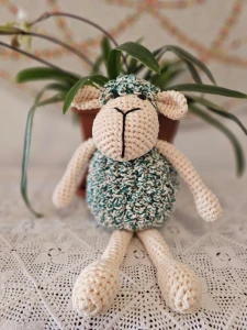 Carneirinho Pipoca Verde Esperança, croche, amigurumi - Artesanato e Personalizados