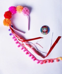 Tiara Coroa de Pompons - Artesanato e Personalizados