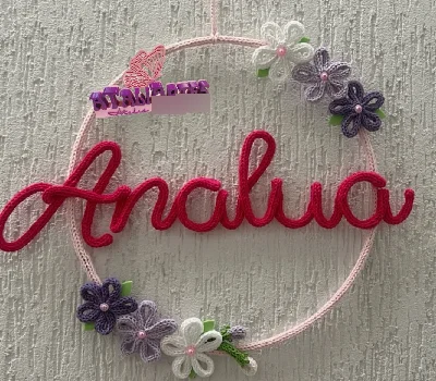 Guirlanda Flores e borboleta jardim em Tricotin - Artesanato e Personalizados