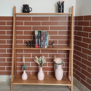 Estante escada em cedrinho para vasos e livros - Artesanato e Personalizados