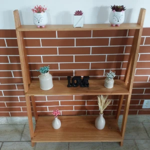 Estante escada em cedrinho para vasos e livros - Artesanato e Personalizados