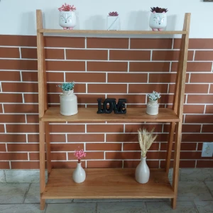 Estante escada em cedrinho para vasos e livros - Artesanato e Personalizados