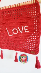 Banner / Enfeite de Parede Love em Crochê - Artesanato e Personalizados