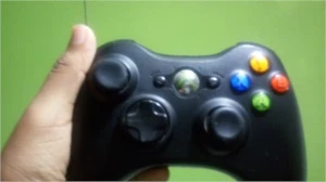 Xbox 360 Slim 4GB +2 Jogos Originais + 1 Controles Original
