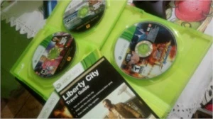 Xbox 360 Slim 4GB +2 Jogos Originais + 1 Controles Original
