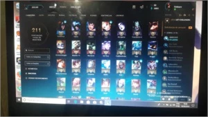 League of legends conta no Prata com skins LOL