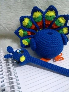 Amigurumi Pavão , porta caneta - Artesanato e Personalizados