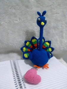 Amigurumi Pavão , porta caneta - Artesanato e Personalizados
