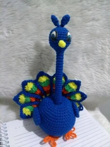 Amigurumi Pavão , porta caneta - Artesanato e Personalizados