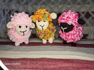 Mini Carneirinho Fofo, feito a mão em croche sob encomenda