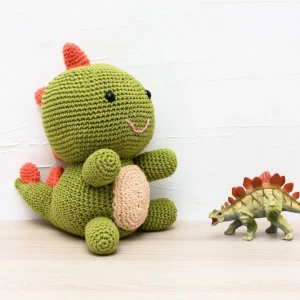 Dinossauro Verde em amigurumi - Artesanato e Personalizados
