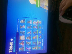 Conta De Fortnite Com 900 Earnigs E 210 Skins