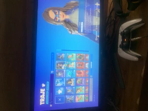 Conta De Fortnite Com 900 Earnigs E 210 Skins