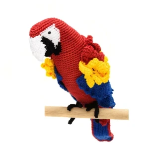 Arara vermelha e amarela em amigurumi - Artesanato e Personalizados