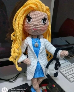 Amigurumi Profissões - Médica - Artesanato e Personalizados