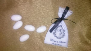 Saquinho Personalizado com Amêndoas Confeitadas