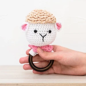 Chocalho Ovelha Branca Amigurumi - Artesanato e Personalizados