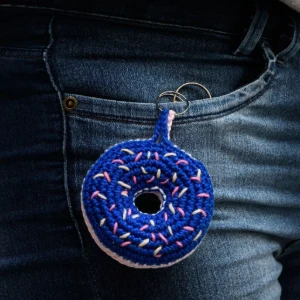 Chaveiro Donut Azul em Amigurumi - Artesanato e Personalizados