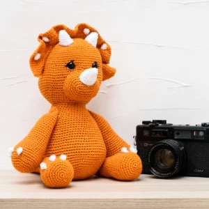 Dinossauro Mostarda em Crochê Amigurumi - Artesanato e Personalizados