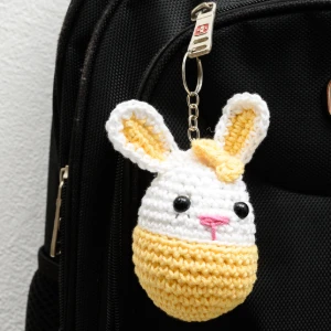 Chaveiro Coelho no Ovo Amarelo - Artesanato e Personalizados