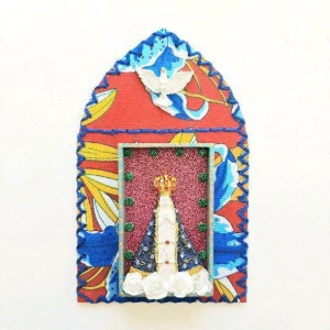 Capelinha de Chita Bordada "N. S. Aparecida" - Artesanato e Personalizados