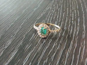 Anel de luxo com esmeralda extra. - Artesanato e Personalizados