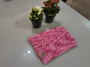 Necessaire de crochê rosa - 24x16x1cm - Artesanato e Personalizados