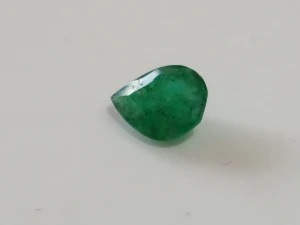 Esmeralda pedra preciosa extra. Joias ou investimento. - Produtos Físicos