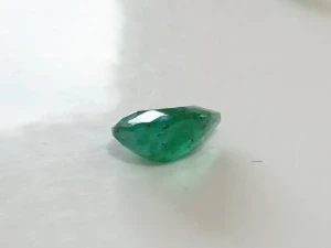 Esmeralda pedra preciosa extra. Joias ou investimento. - Produtos Físicos
