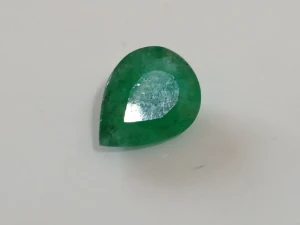 Esmeralda pedra preciosa extra. Joias ou investimento. - Produtos Físicos