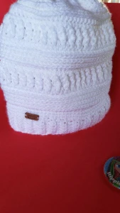 Gorro Caído em Lã de Crochê - Artesanato e Personalizados