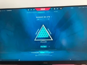 Conta de Valorant com várias skins