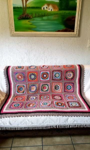 Manta Quadrada Multicolorida em Crochê - Artesanato e Personalizados