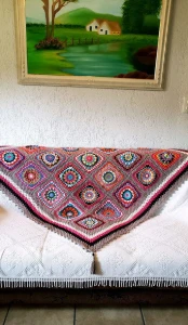 Manta Quadrada Multicolorida em Crochê - Artesanato e Personalizados