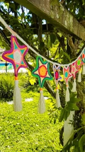 Varal de Estrelas Poppy em Crochê - Artesanato e Personalizados